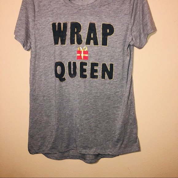 Zoe+Liv Wrap Queen Christmas Shirt - Picture 3 of 8